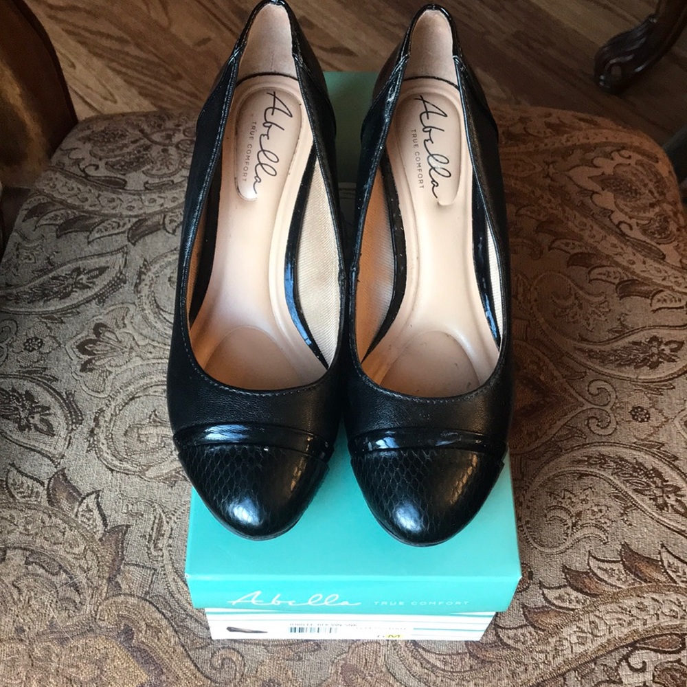 Abella Jubilee Wedge Pump Size 6M